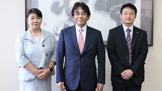 佐藤 委員長 （左） 藤澤 先生 （中央） 波多 委員長 （右）